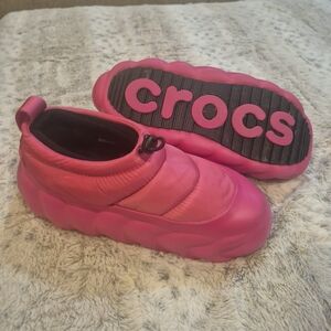 Crocs Overpuff Shorty Streetwear Shoes DRAGON FRUIT Women's Size 11 Mens 9